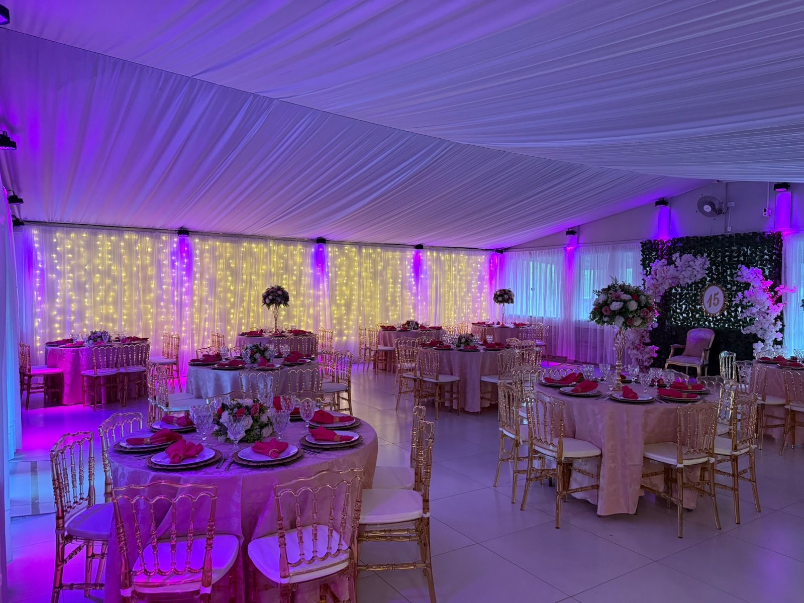 Salão decorado para a festa de debutante